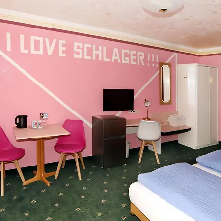 Schlagerschloss Hotel *