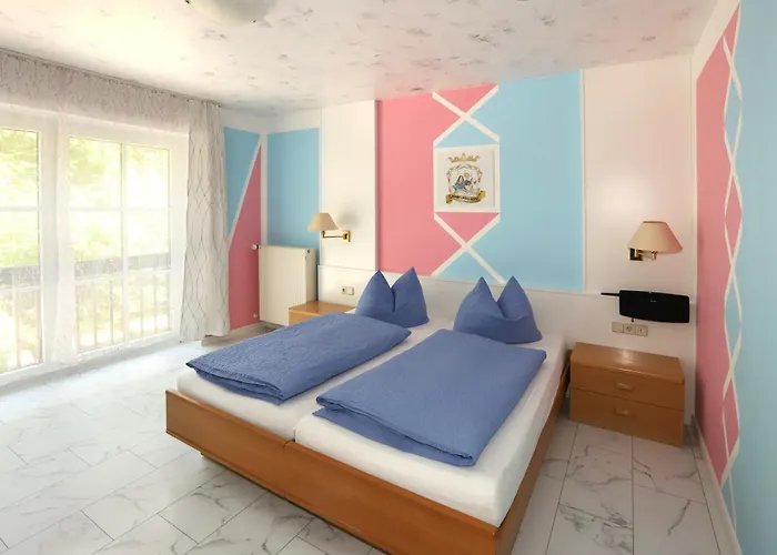 Schlagerschloss Hotel *